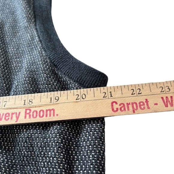 VTG Descente Golf  100% Cotton Gray & Black Sweater Vest
Kurt Cobain Mr Rodgers - Picture 7 of 10